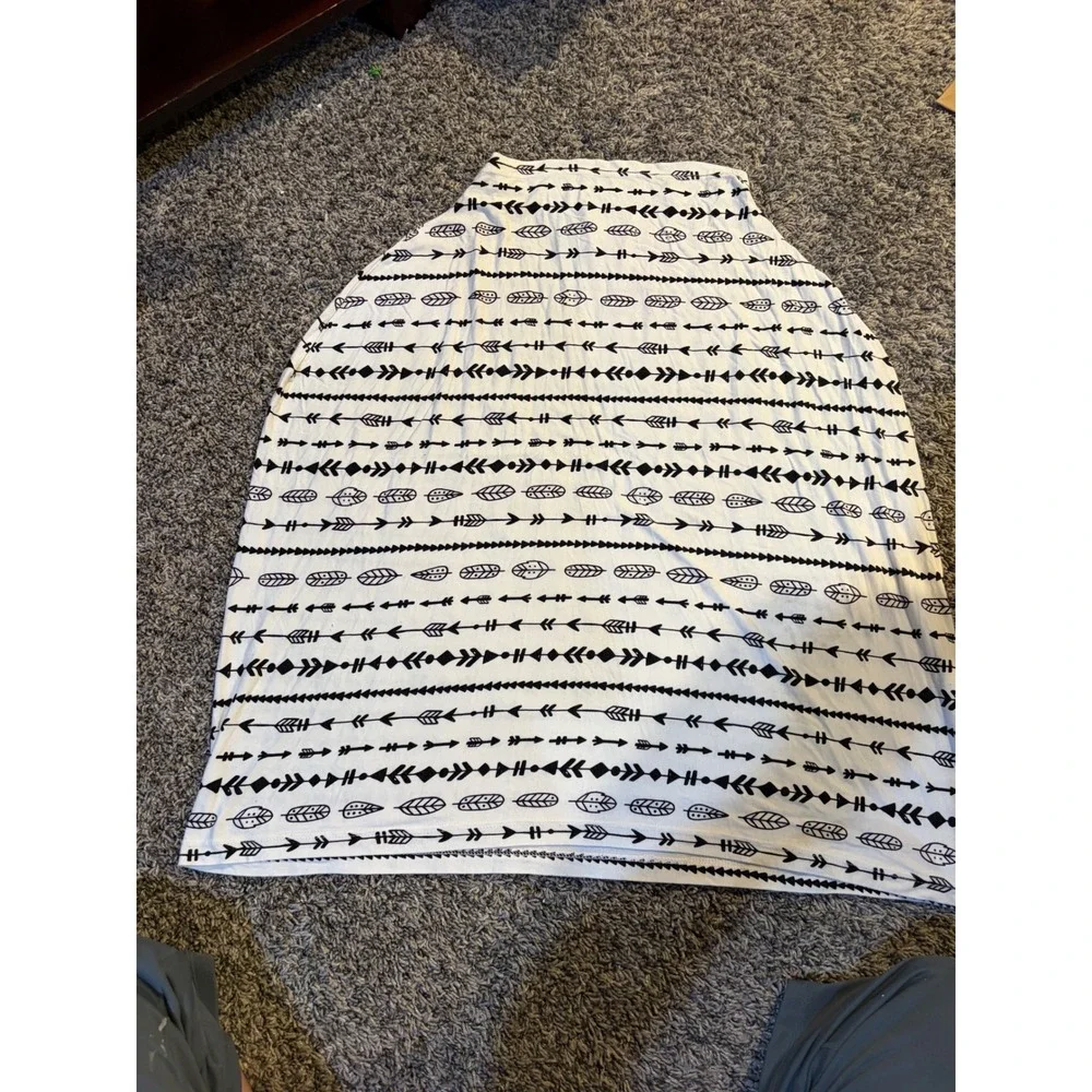 Milk Snob 5-in-1 Multi-Use Nursing Car Seat Cover Black White Arrow Feather
